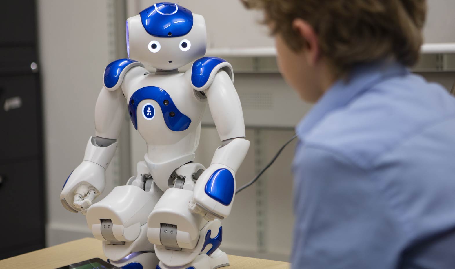 Lợi ích, ứng dụng robot giáo dục trong dạy và học