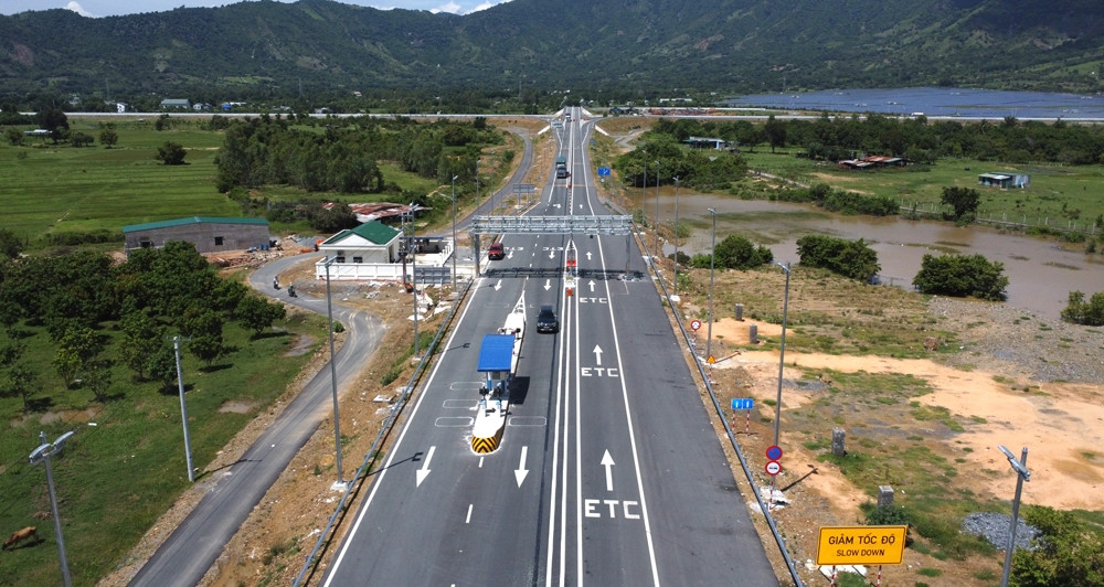 Viễn thông ELCOM trúng loạt dự án giao thông thông minh, bức tranh tài chính “đa sắc thái”