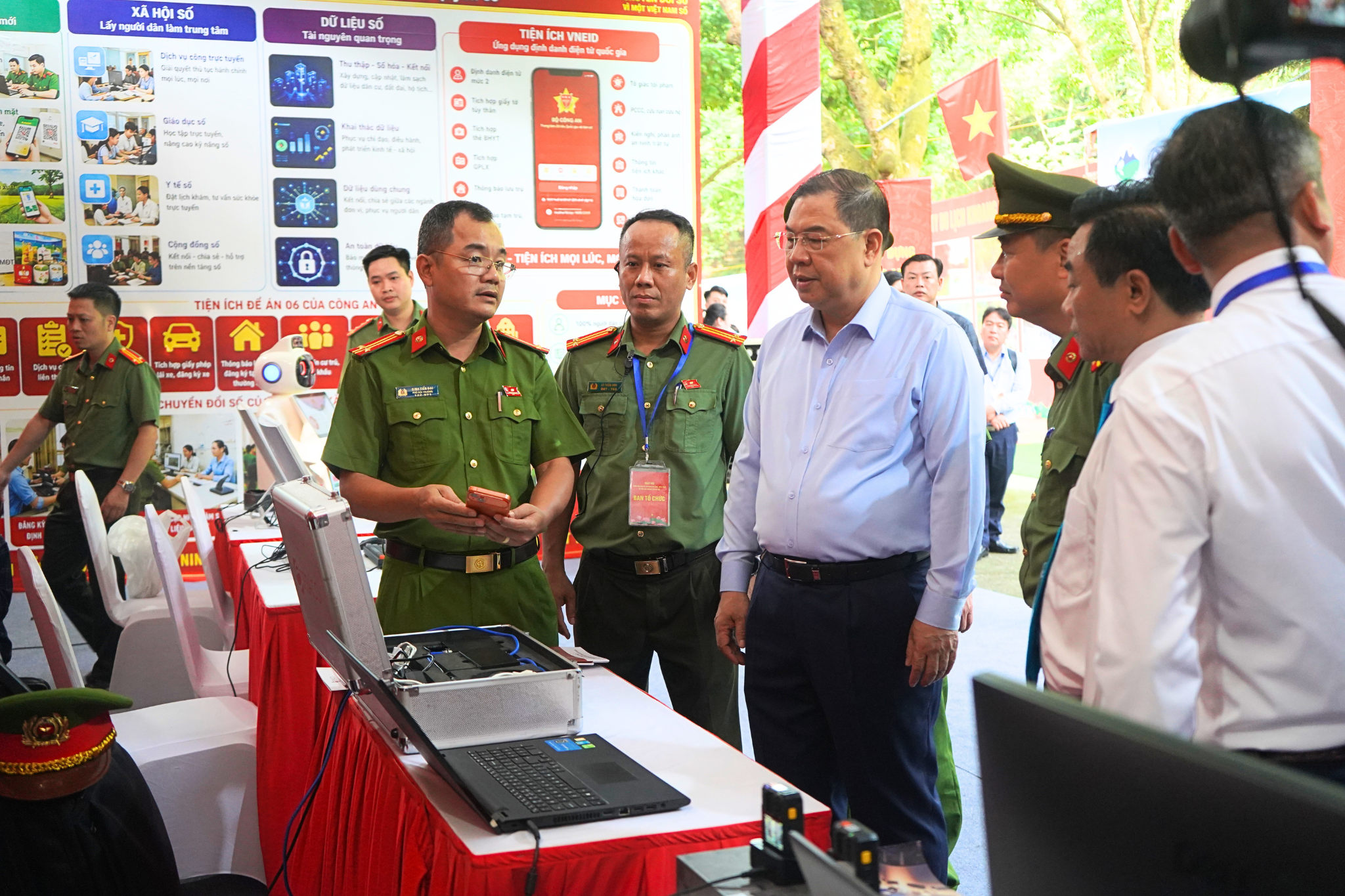 [ELCOM NEWS] Elcom góp mặt tại gian hàng chuyển đổi số - Ngày hội Toàn dân bảo vệ an ninh Tổ quốc