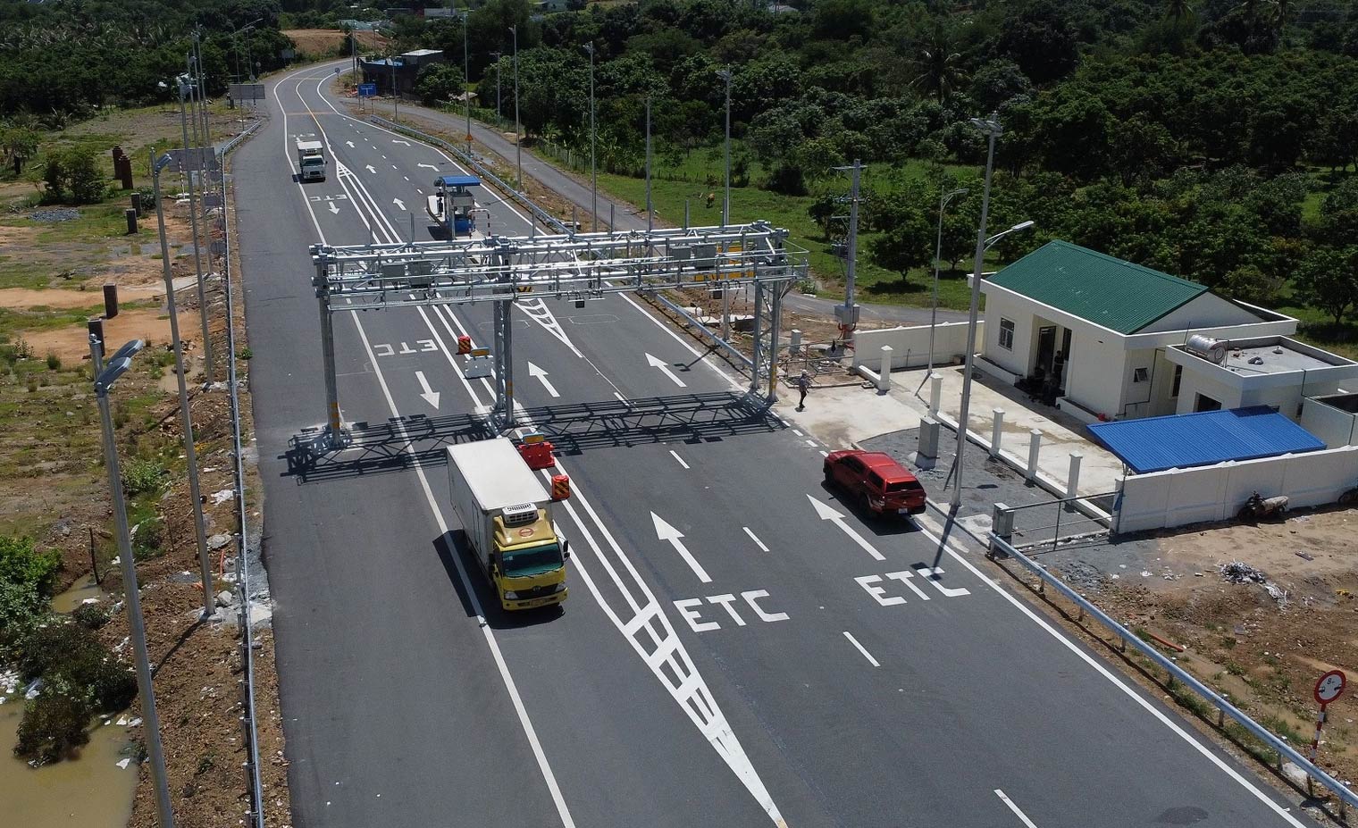 Elcom triển khai trạm ETC cao tốc lược bỏ barie đầu tiên tại Việt Nam
